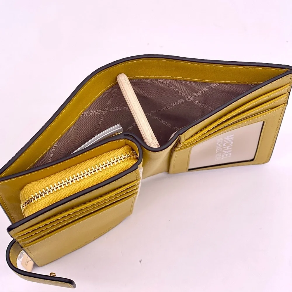 Michael Kors Jet Set Medium Printed Signature Logo Wallet